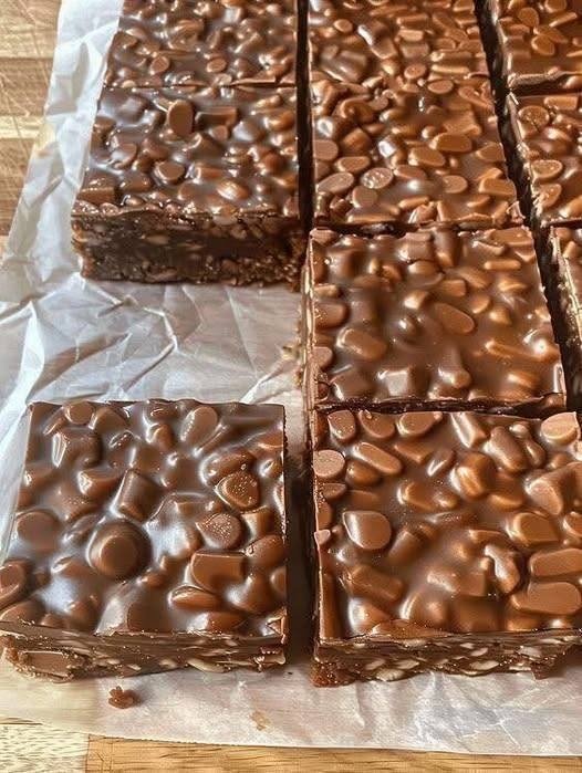 Easy Homemade Chocolate Peanut Bars